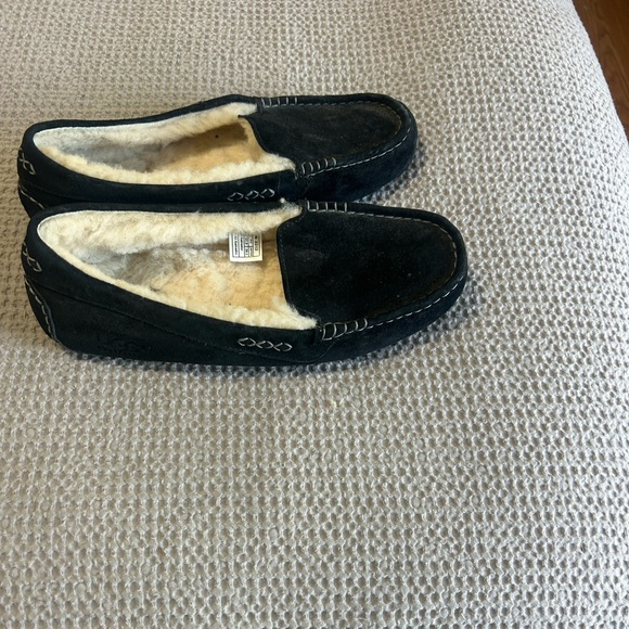UGG Black Moccasins with Cream Lining - Picture 1 of 3